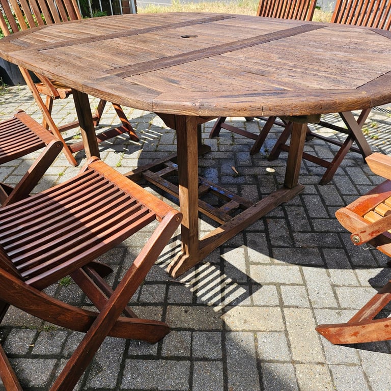 Solid teak Extendable table and x6 chairs 