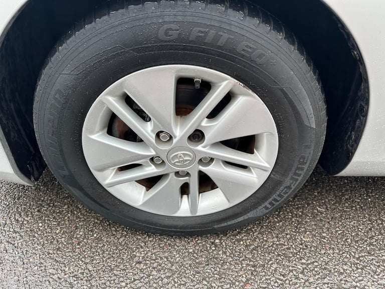  Toyota Auris 1.8 VVT-h Icon CVT Euro 5 (s/s) 5dr Petrol/Electric Hybrid Automatic