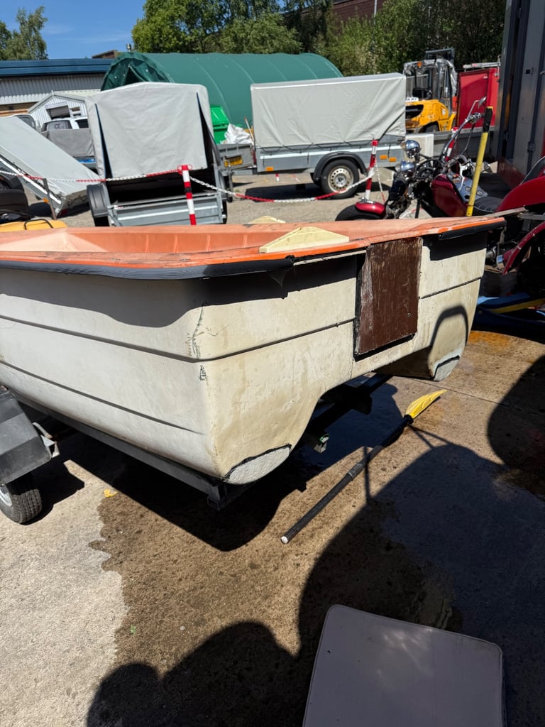 Tabur Yak 111 boat and trailer 