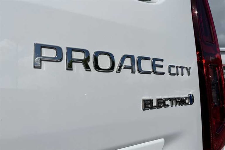 2025 Toyota PROACE CITY Verso 100kW Shuttle Long 50kWh 5dr Auto MPV ELECTRIC Automatic