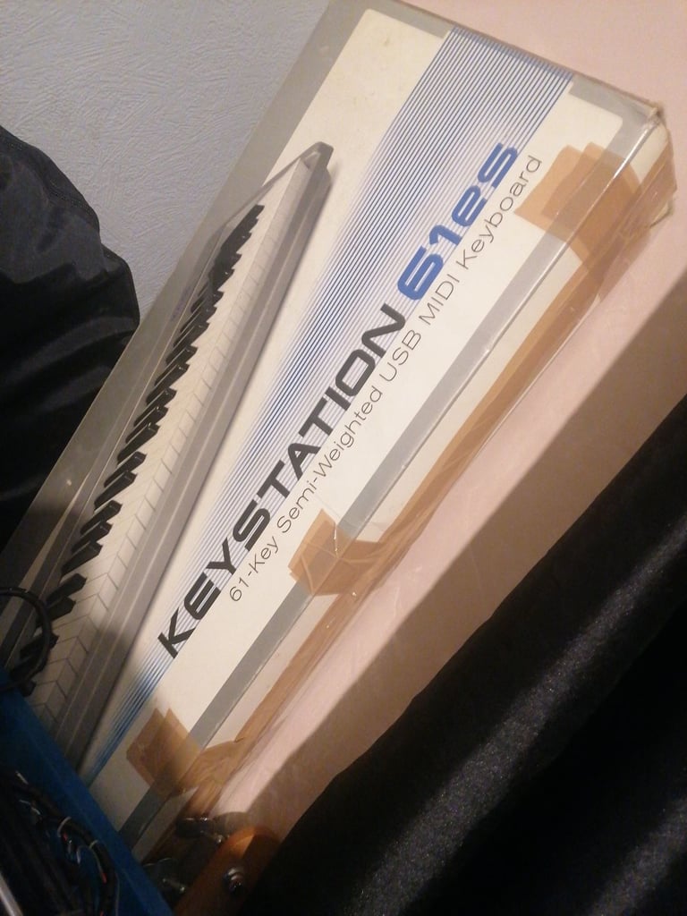 image for M-Audio Keystation 61es USB MIDI keyboard
