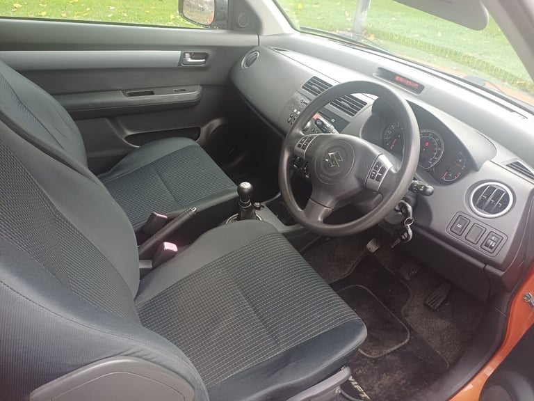 Suzuki swift 1.3 GL very low miles service history outstanding throught