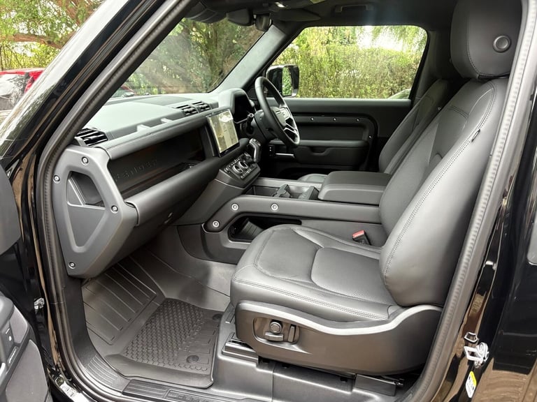 2025 Land Rover Defender 2025 3.0 D250 Hard Top X-Dynamic SE Auto PANEL VAN Diesel Automatic