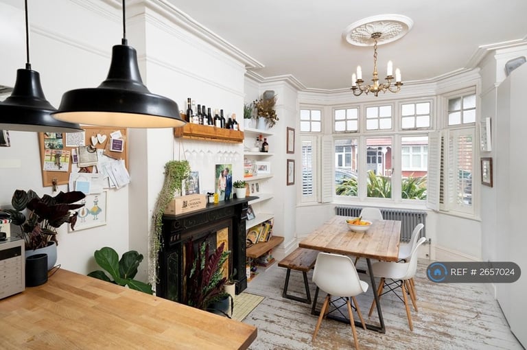 4 bedroom house in Arragon Gardens, London, SW16 (4 bed) (#2657024)