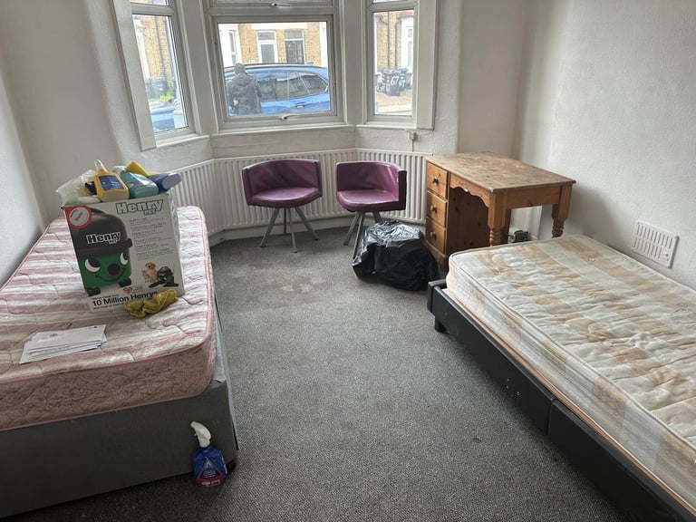 🏡 Spacious 2-Bed House for Rent – IG1 4BX