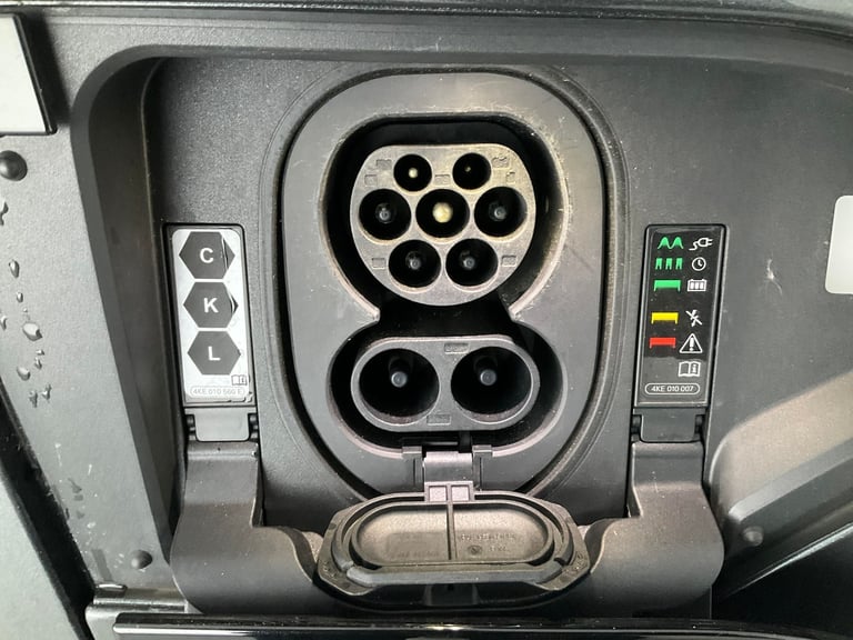 2022 Audi e-tron 55 S line Sportback 5dr Electric Auto quattro 95kWh (11kW Charger) (408 ps) Suv ...