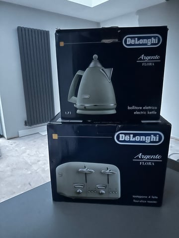DELONGHI ARGENTO FLORA TOASTER AND KETTLE GREEN in Seaton