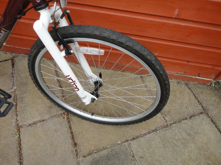 Apollo cosmo urban bike, 14 inch lightweight frame, 26 inch wheels, 18 gears, working order