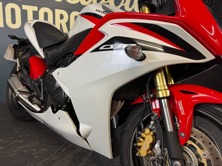 Honda CBR600F 2011 RED AND WHITE