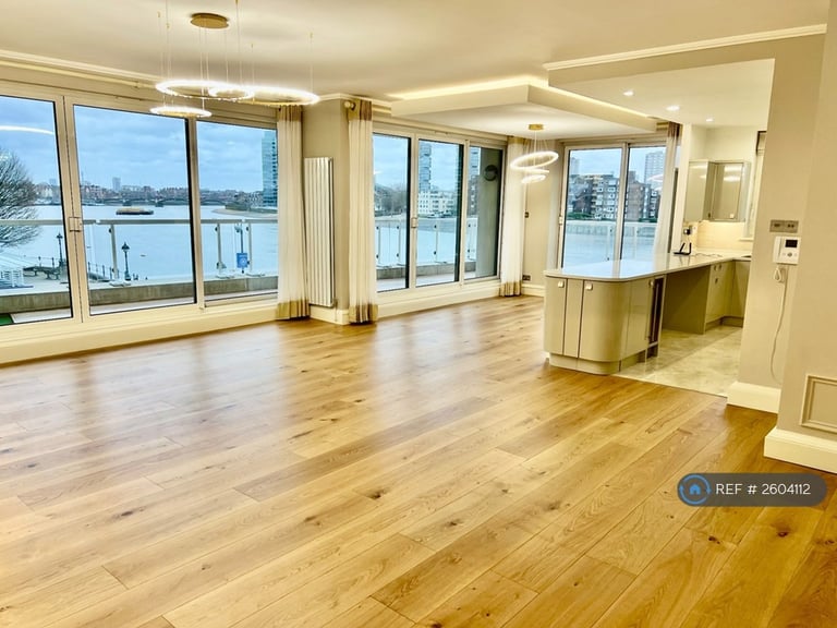 2 bedroom flat in Chelsea Crescent, Chelsea Harbour, SW10 (2 bed) (#2604112)