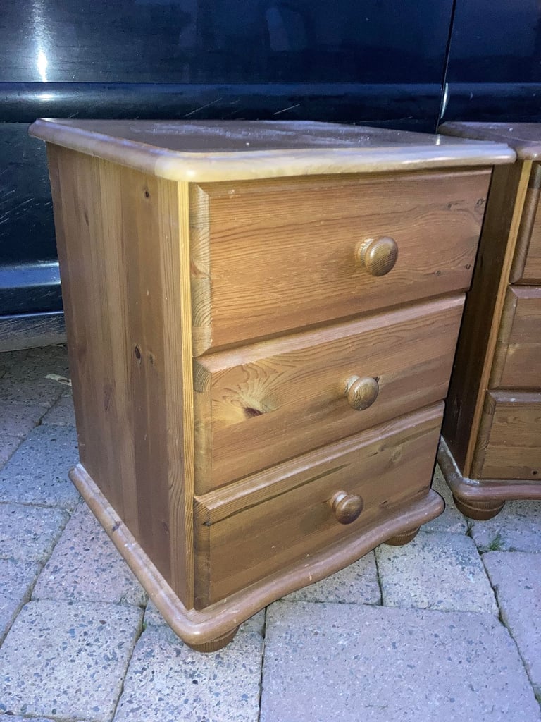 PAIR OF SOLID PINE BEDSIDE TABLES WITH BUN FEET