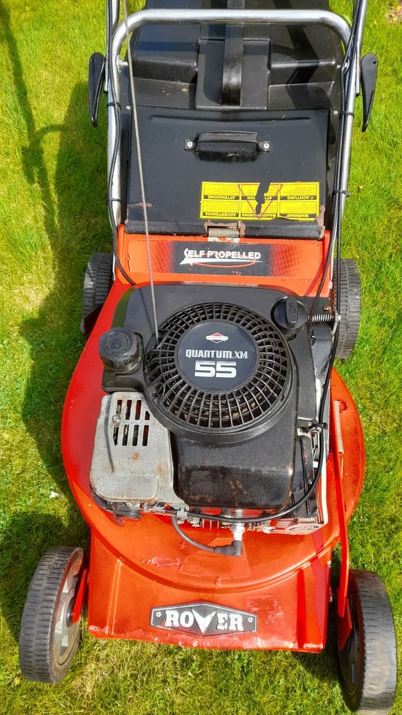 Rover self drive petrol lawnmowrr 20 inch cut Briggs&Stratton Quantm XM55 engine. Large box.