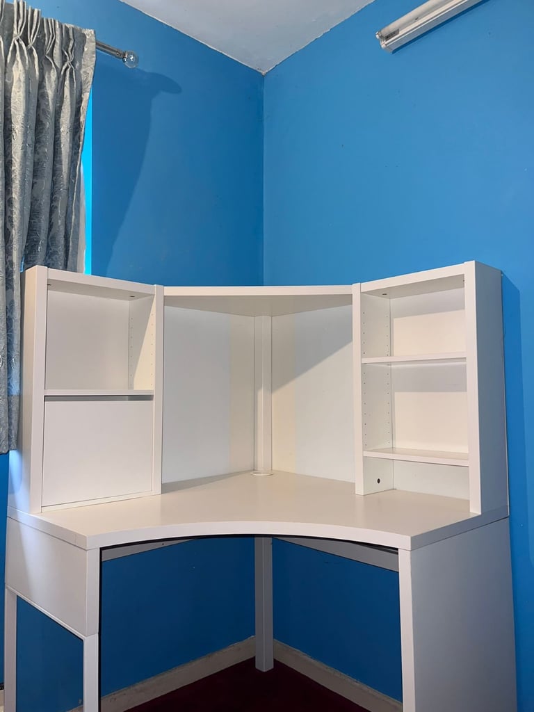 Desktop table with chair reduced for a quick sale