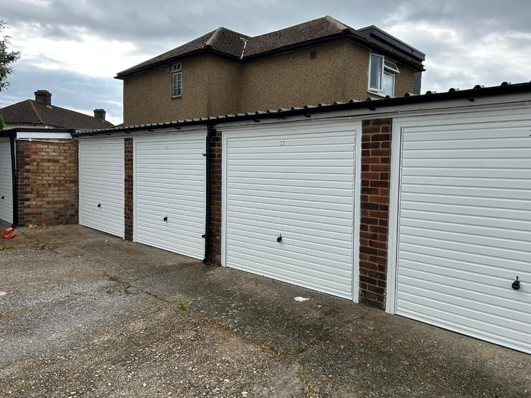image for Garage/Parking/Storage to rent: Princes Park Parade, Hayes UB3 1LA - GATED SITE, NEW DOORS FITTED