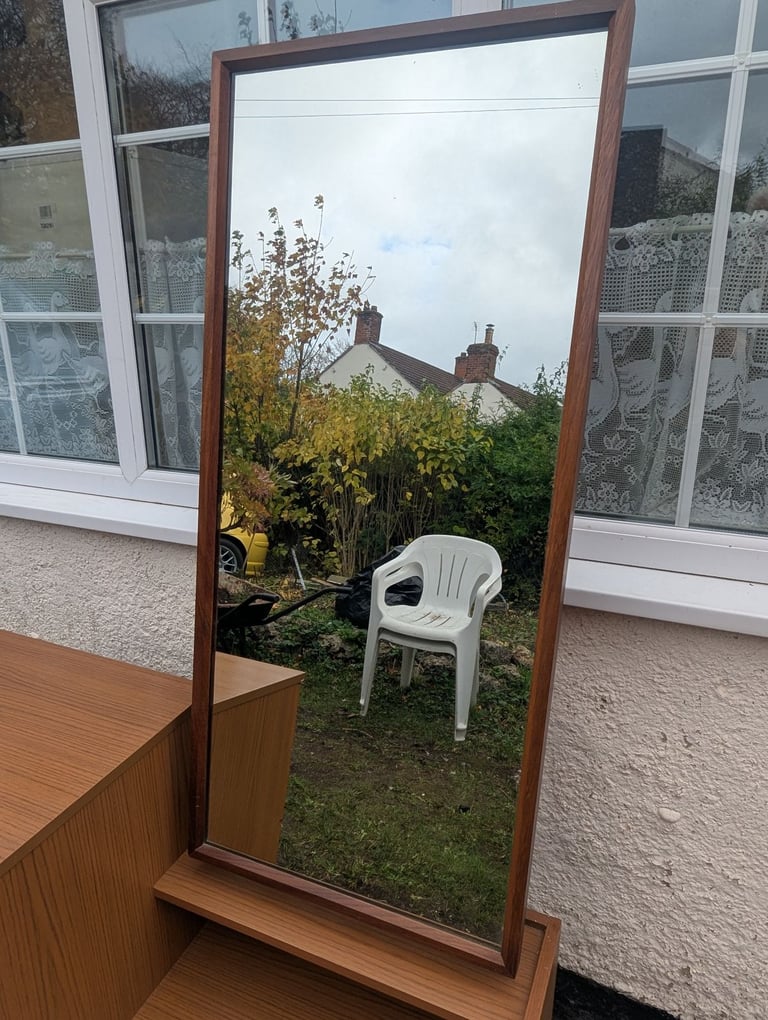 VINTAGE DRESSING TABLE/BEDROOM UNIT - FREE DELIVERY!