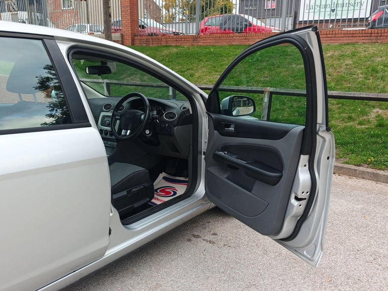 2010 Ford Focus 1.6 Zetec 5dr ESTATE Petrol Automatic
