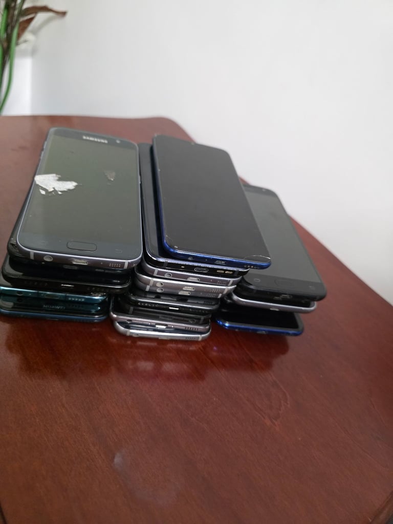 Job Lot of 23 Mobile Phones – Untested, Sold as Seen – Ideal for Spares or Repairs