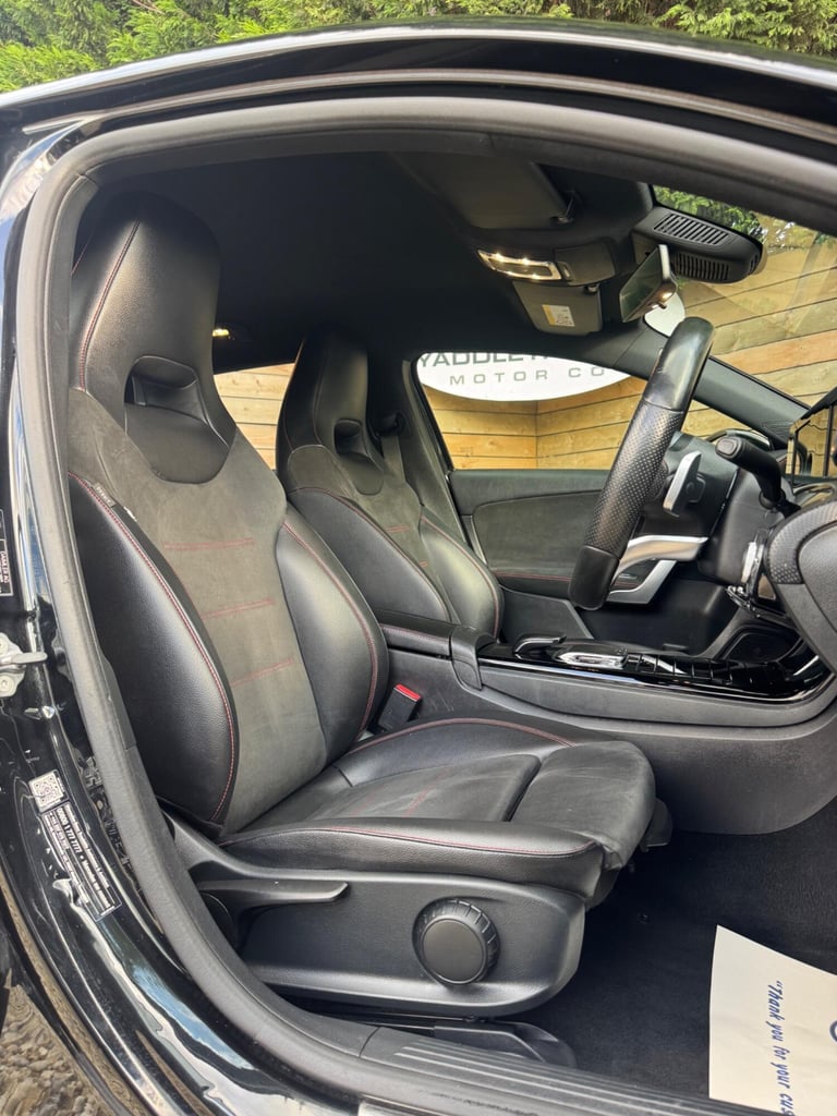 MERCEDES-BENZ A CLASS 2.0 A200d AMG Line 2019