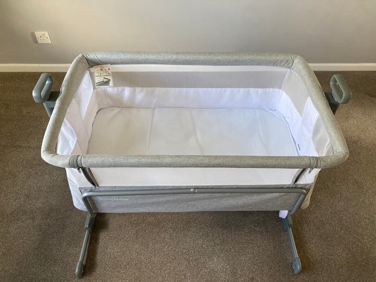 Chicco Next2Me Bedside Crib