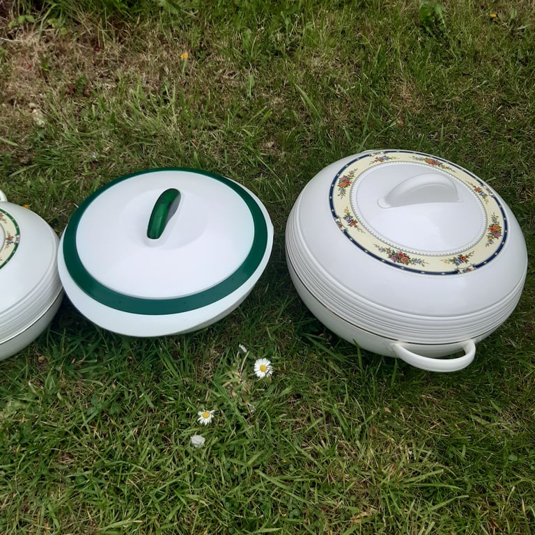 Insulated food containers / hot pots