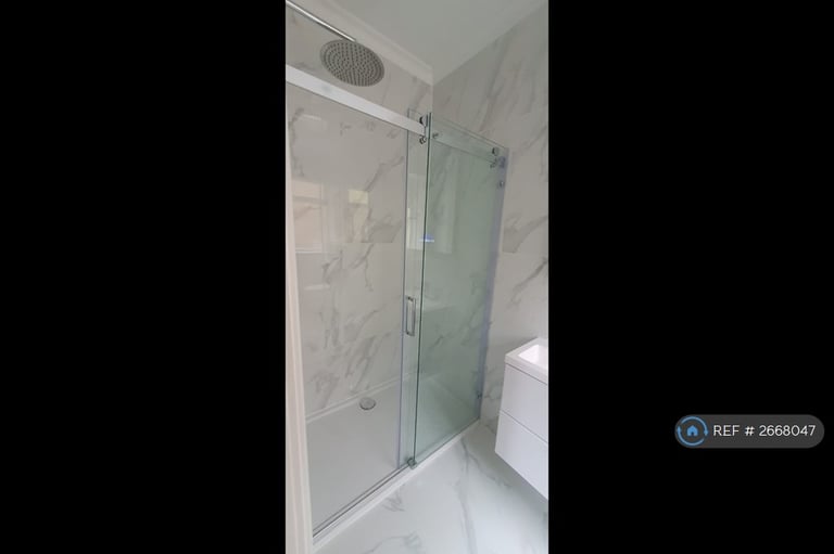 3 bedroom flat in Chatsworth Road, London, NW2 (3 bed) (#2668047)