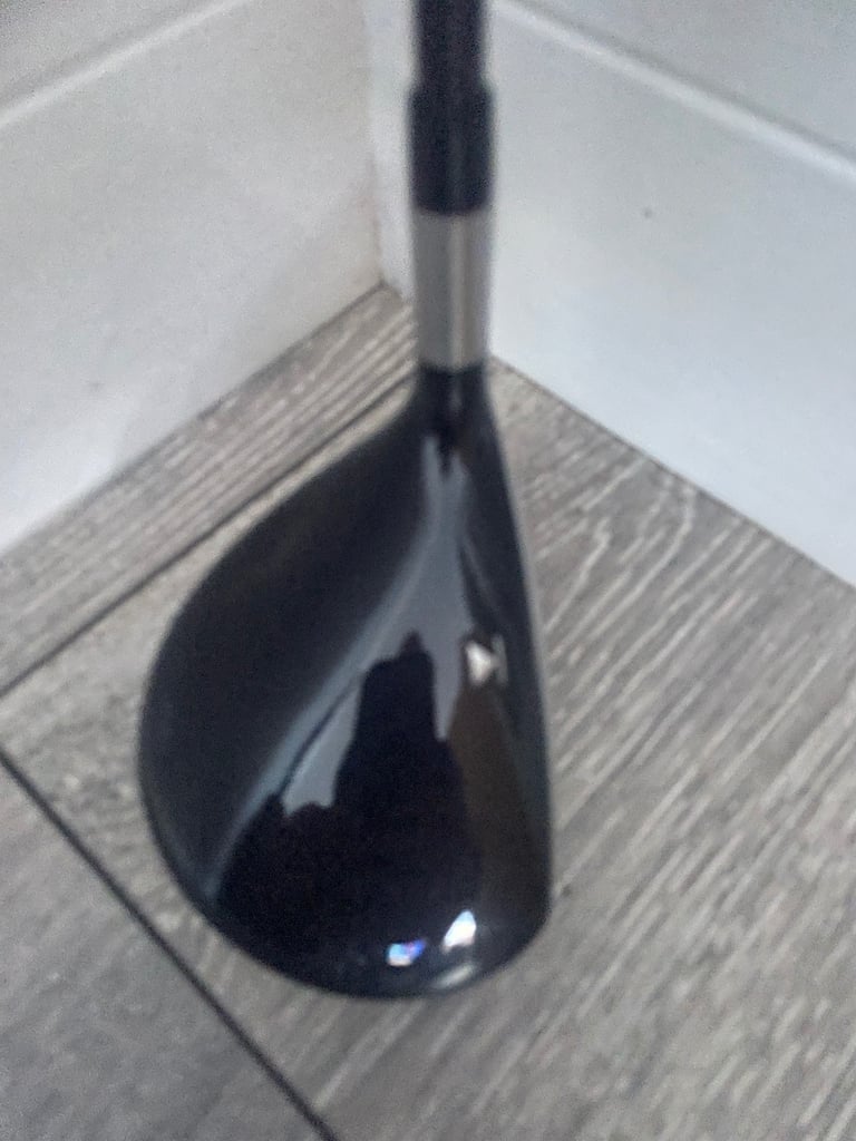 TITLIEST 909 F2 13.5 DEGREE FAIRWAY WOOD WITH A GRAPHITE REGULAR SHAFT