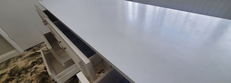 7 Dressing table