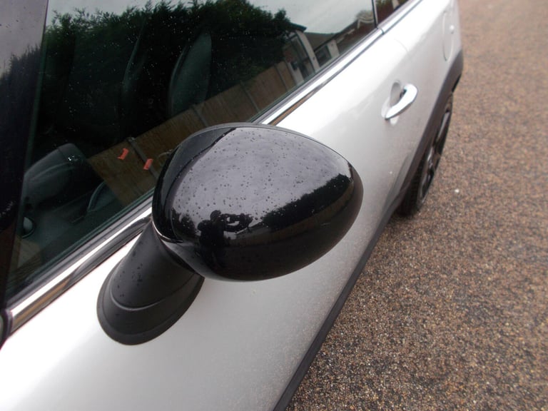 2011 MINI Hatch 1.6 Cooper Soho Euro 5 (s/s) 3dr HATCHBACK Petrol Manual