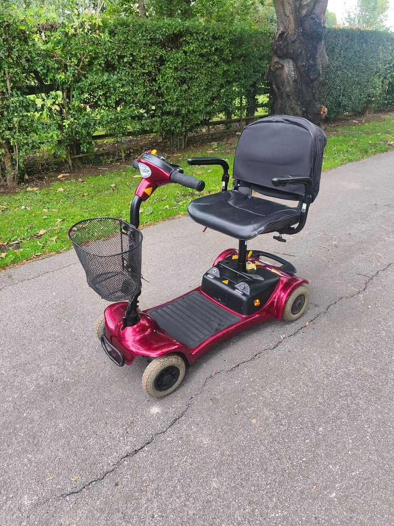 4mph small lightweight foldable car boot mobility scooter with new batteries 