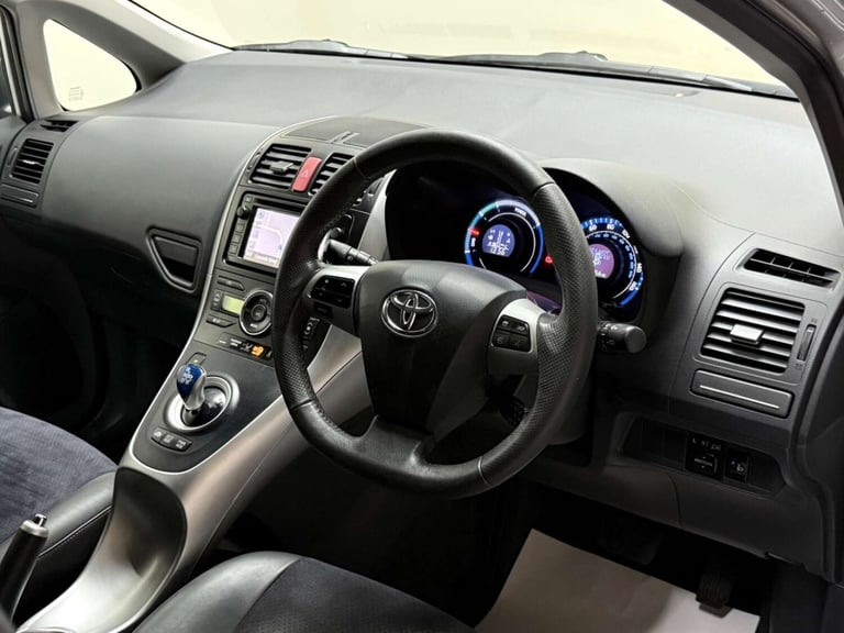 2012 Toyota Auris 1.8 VVT-h T Spirit CVT Euro 5 (s/s) 5dr Hatchback Hybrid Automatic