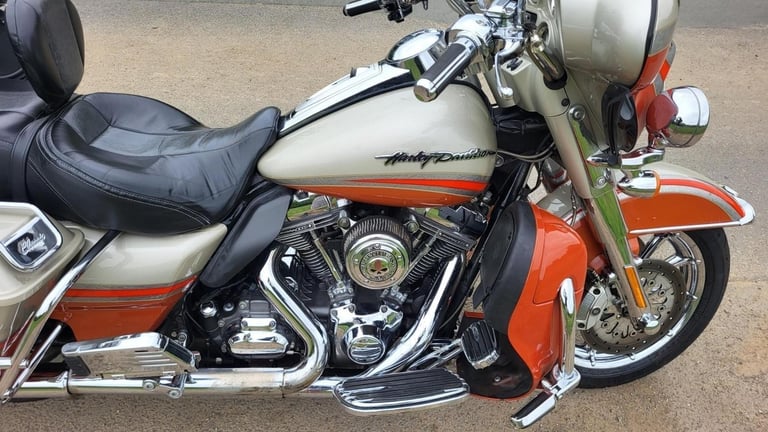 2010 10 HARLEY DAVIDSON FLHTCUSE 4 CVO ELECTRAGLIDE 1800 UC SE ELECTRA GLIDE