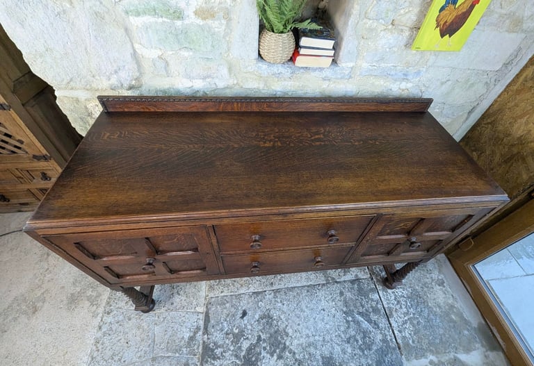 Arts & Crafts Oak Sideboard - Antique - Quarter Sawn Oak