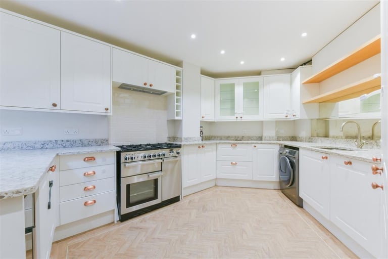 S-KEN LUXURIOUS 3DOUBLE BEDROOM+3BATHROOMS 2RECEP ROOMS CAN HOUSE MAX8PERONSSONSRTERAGE+GARDEN