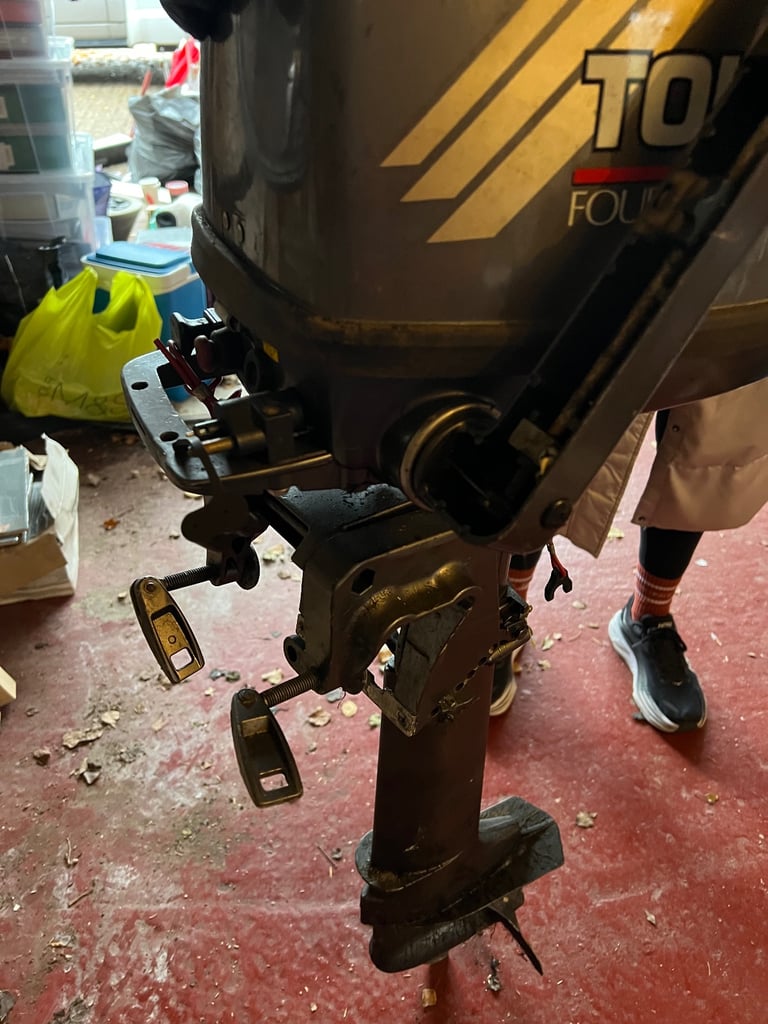 6HP Tohatsu, 4-Stroke tiller Outboard long shaft