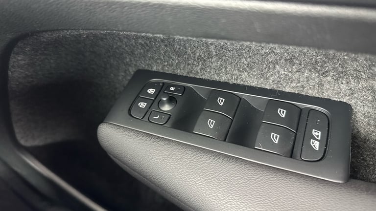 2023 Volvo XC40 B4 Plus SUV Hybrid Automatic