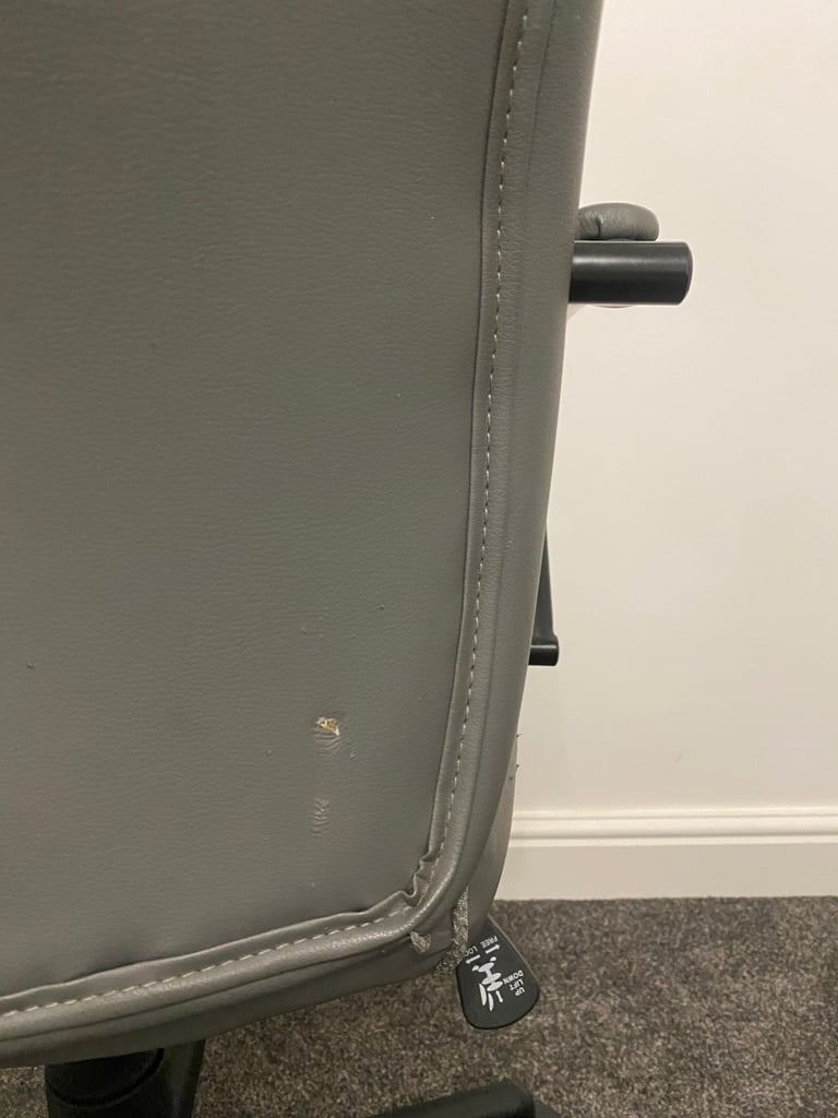 Comfy office chair for sale! With lower back surport 