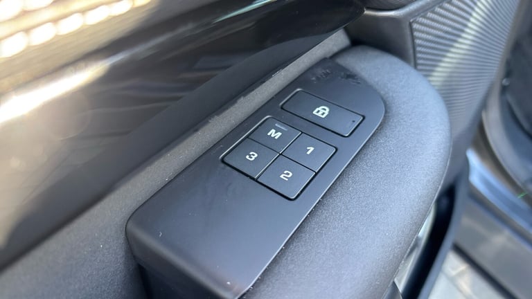 2021 Land Rover Discovery 3.0 D300 R-Dynamic HSE 5dr Auto Diesel Station Wagon Station Wagon Dies...
