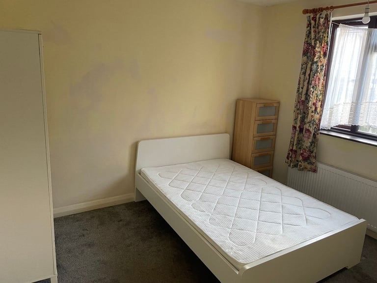 BILLS INCLUDED Double Room to Let in Abbey Wood Plumstead Area SE2