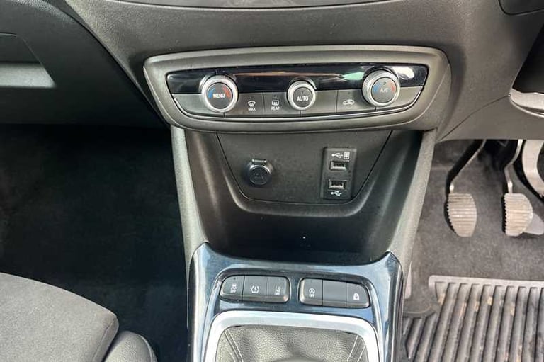 2022 Vauxhall Crossland 1.2i Turbo (110 PS) Ultimate 5 Door Petrol SUV *** 1 Owner / Full Vauxhal...