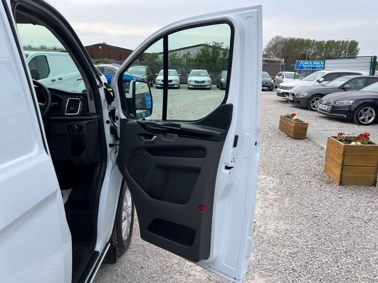 2023 Ford Transit Custom 2.0 300 EcoBlue Limited Panel Van 5dr Diesel Manual L2 H1 Euro 6 (s/s) (...