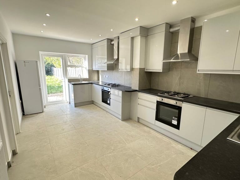 SELECTION OF BRAND NEW ENSUITE BEDSITS CARLYON AVENUE SOUTH HARROW HA2