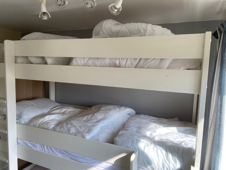 Triple Bunk Bed + 3 mattresses