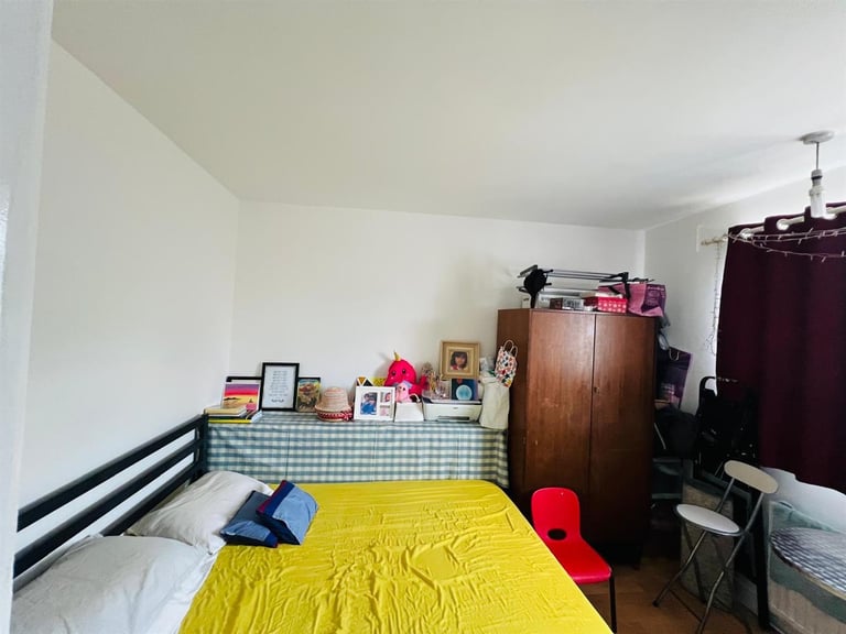 3 bedroom flat in Green Lane, Hounslow