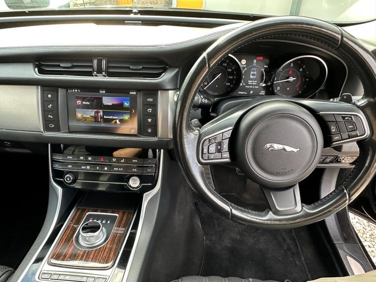 2015 Jaguar XF 2.0d Portfolio Auto Euro 6 (s/s) 4dr SALOON Diesel Automatic