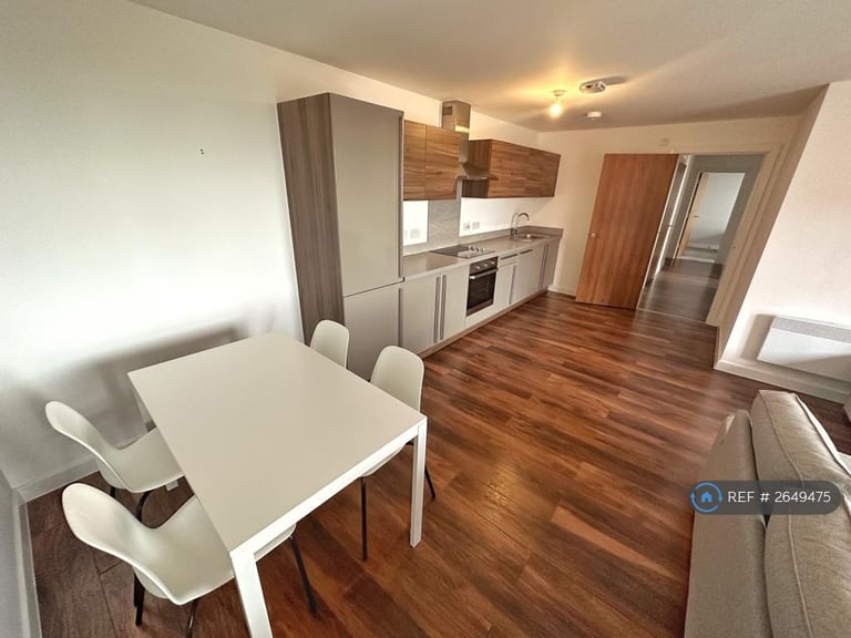 3 bedroom flat in The Riverside, Salford, M5 (3 bed) (#2649475)
