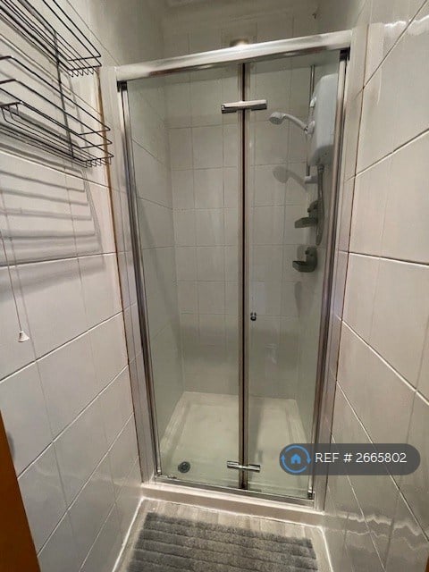 6 bedroom house in Artillery Road, Guildford, GU1 (6 bed) (#2665802)