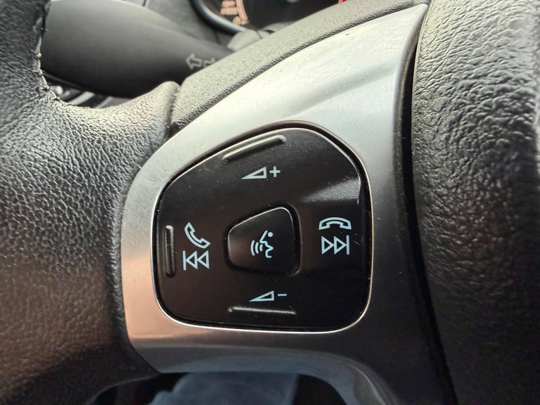 2013 Ford Fiesta 1.0T EcoBoost Zetec Euro 5 (s/s) 3dr HATCHBACK Petrol Manual