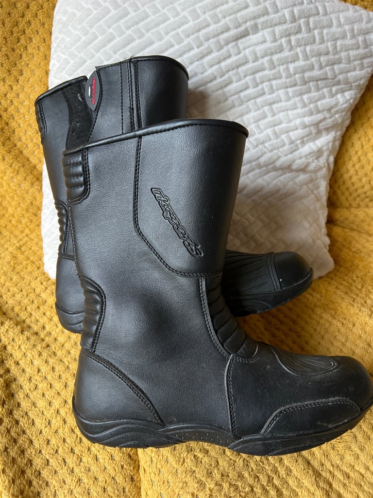 Men’s motorcycle boots