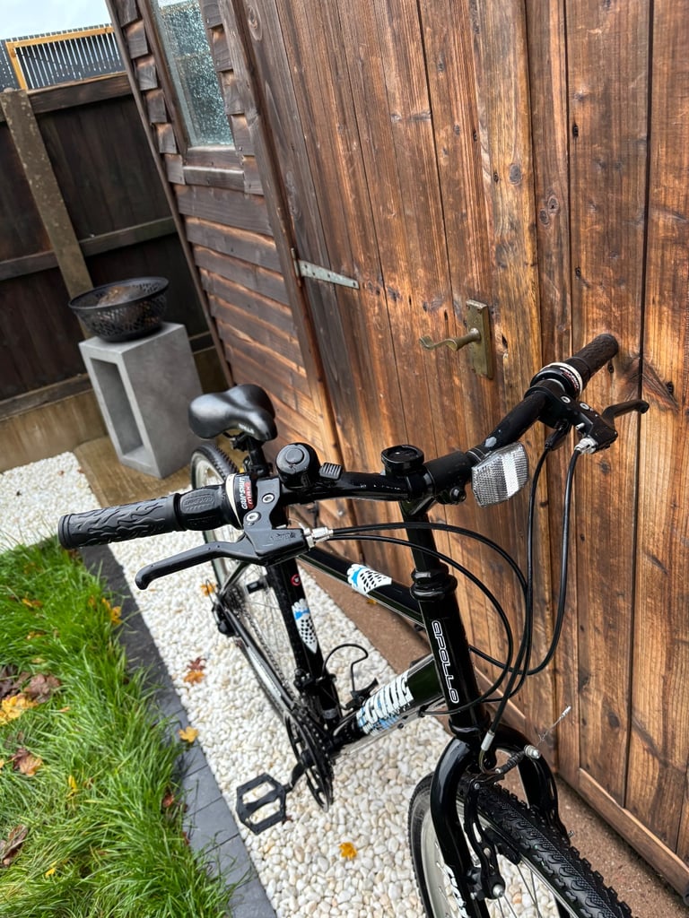 Men’s Lightweight APOLLO Code Hybrid Bike (Fantastic Condition)