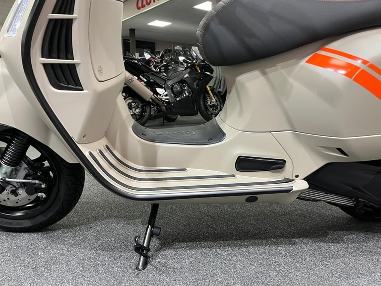 Piaggio Vespa GT GTV 300 scooter, 2024